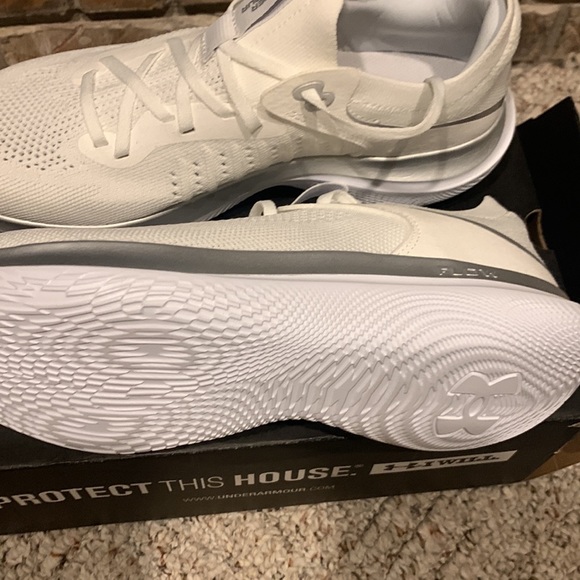 Under Armor Women’s Flow Synchronicity Shoes - Picture 3 of 3